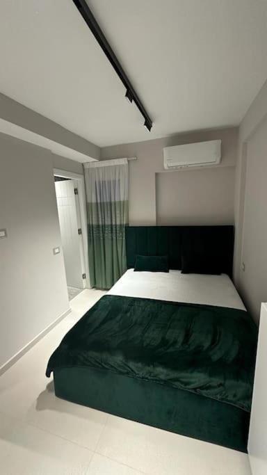 Host Apartament Elio Tirana Exterior foto