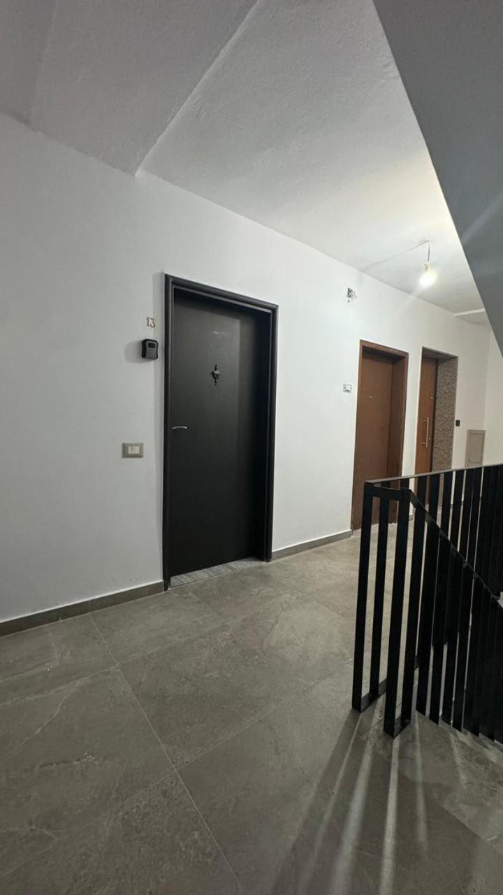 Host Apartament Elio Tirana Exterior foto
